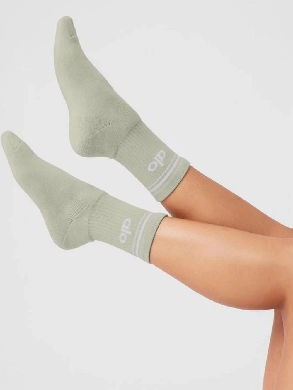 New Alo Limited Edition Color Limestone Unisex Medium Throwback Crew Socks